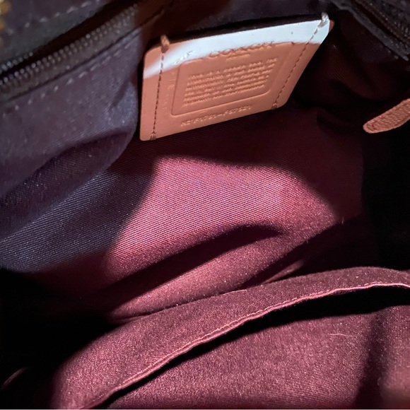 White coach purse. - Picture 4 of 8